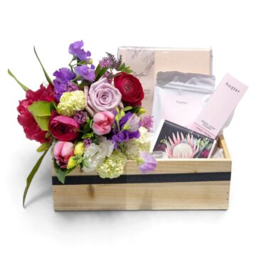Sweet Treat – Flowers & Pamper Gift Box